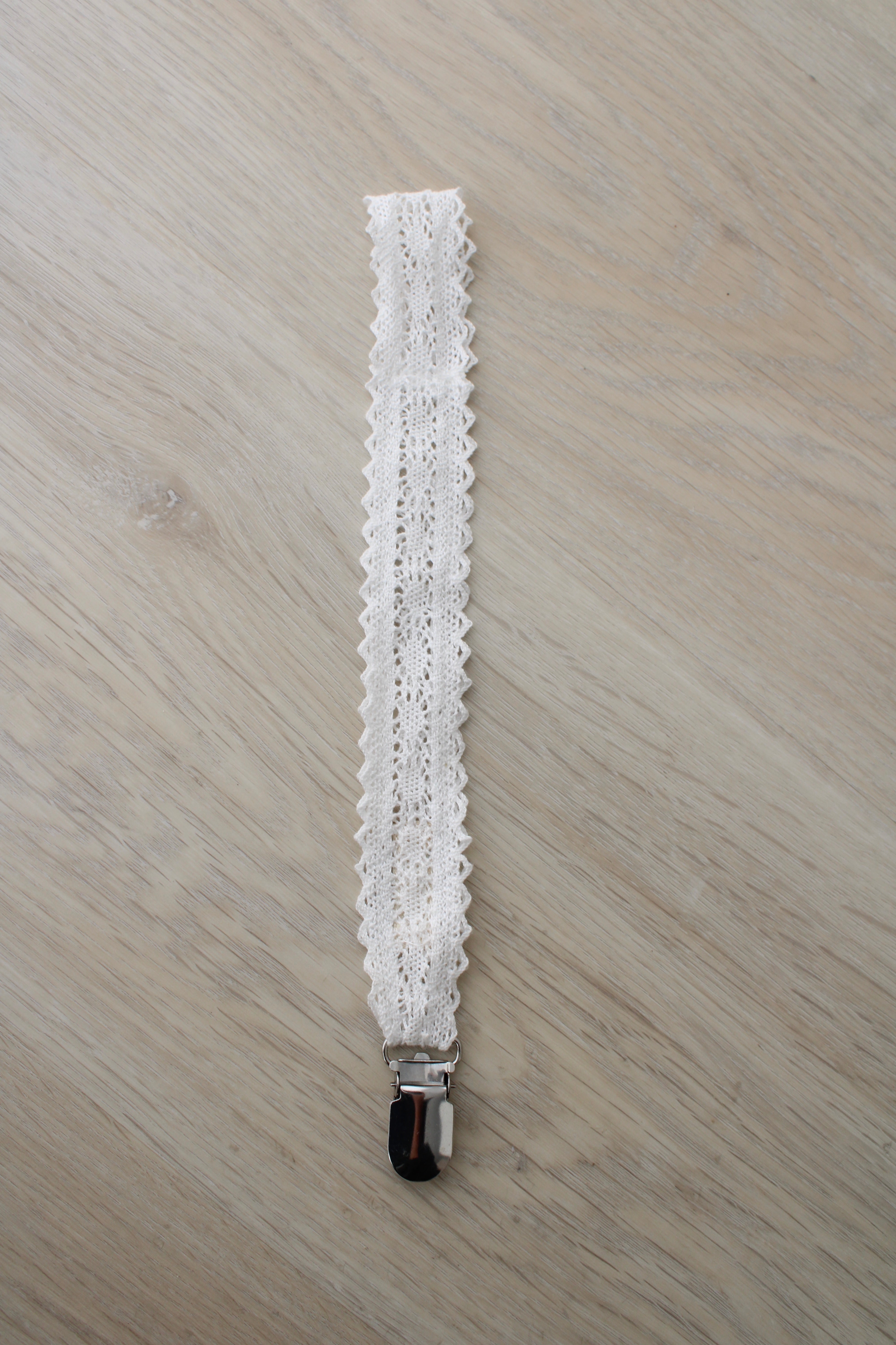 White Scalloped Crotchet Pacifier Clip