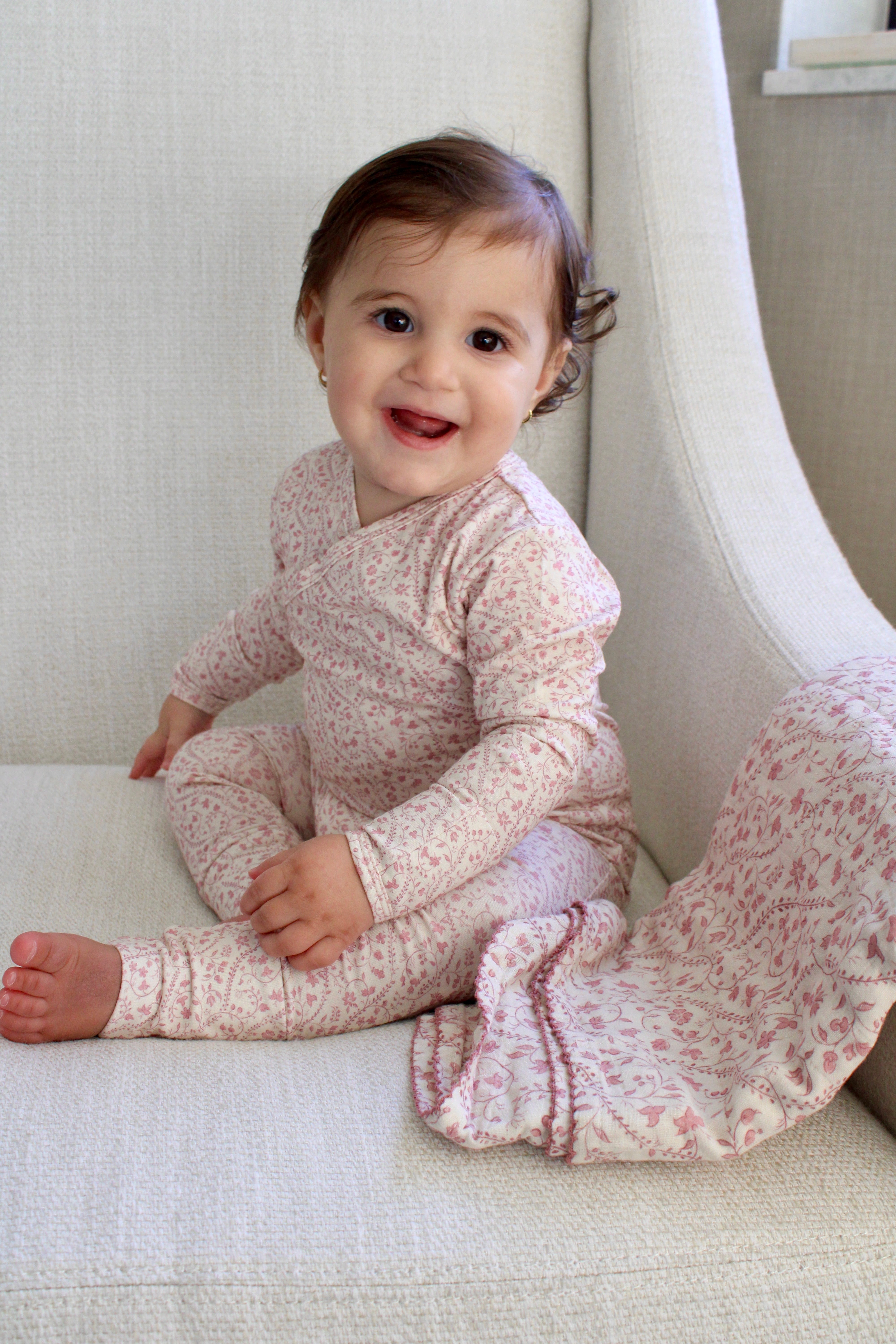 Mauve Heirloom Vine Bamboo Wrap Footie