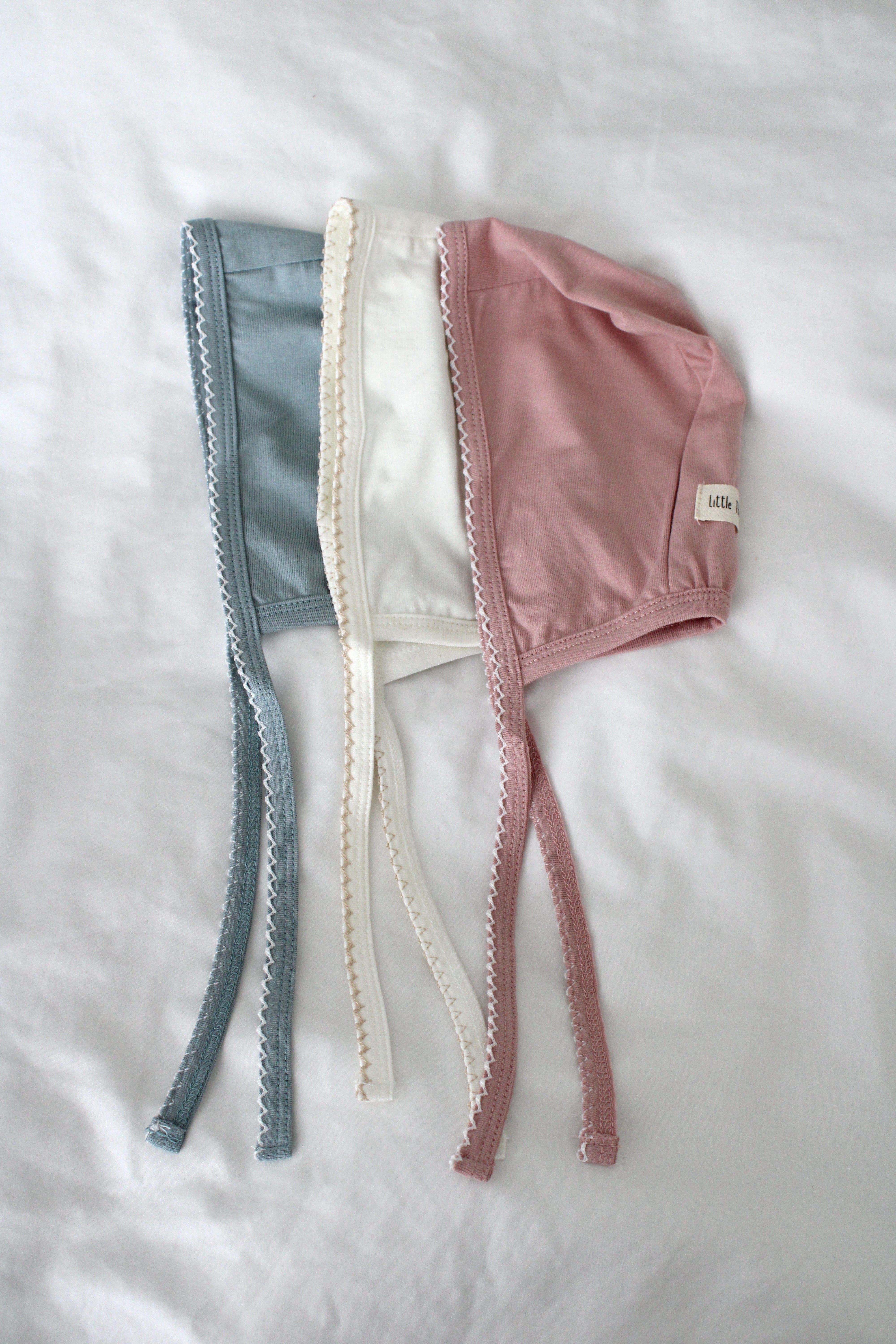 Solid Scalloped Bonnet