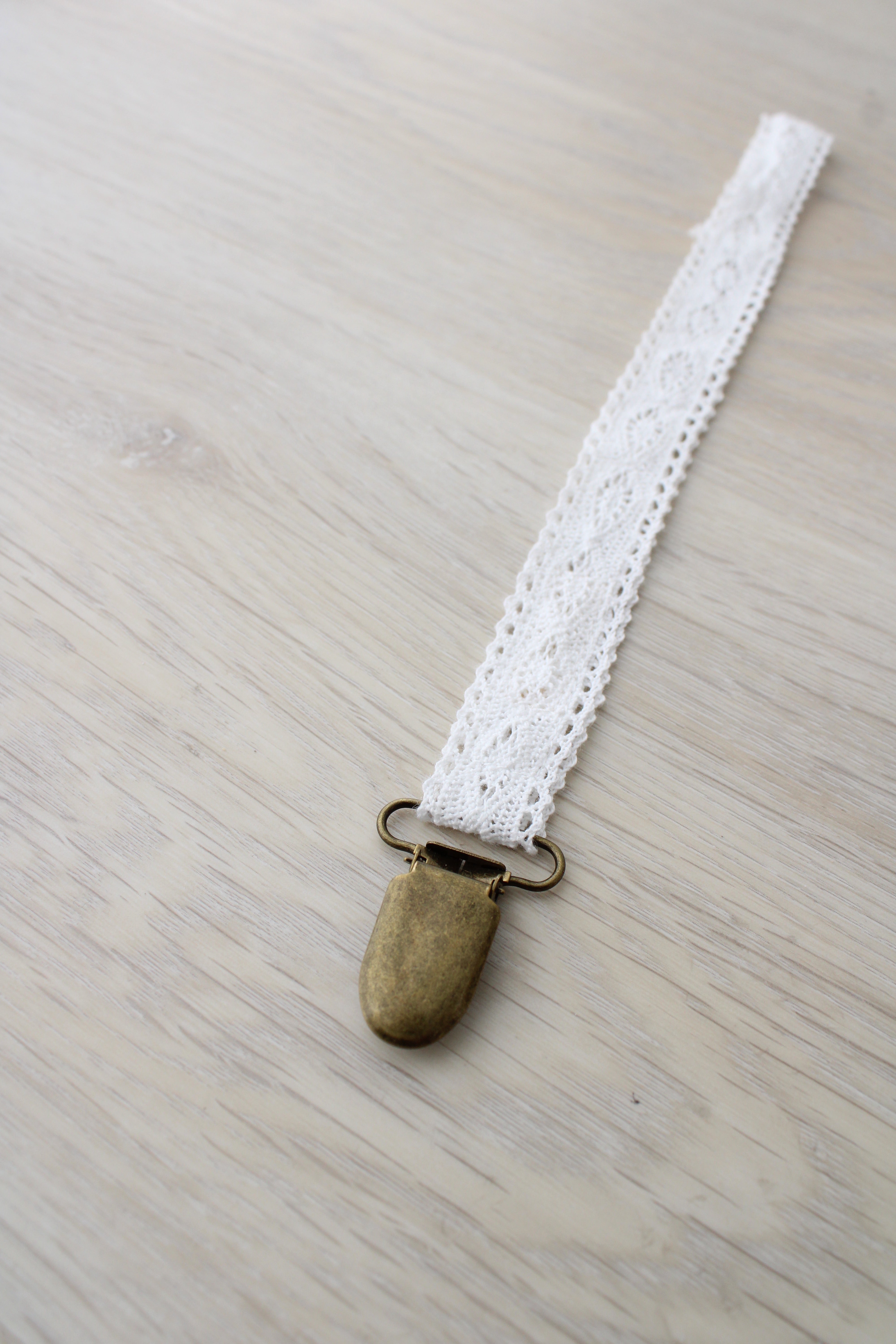 White Vintage Crotchet Pacifier Clip