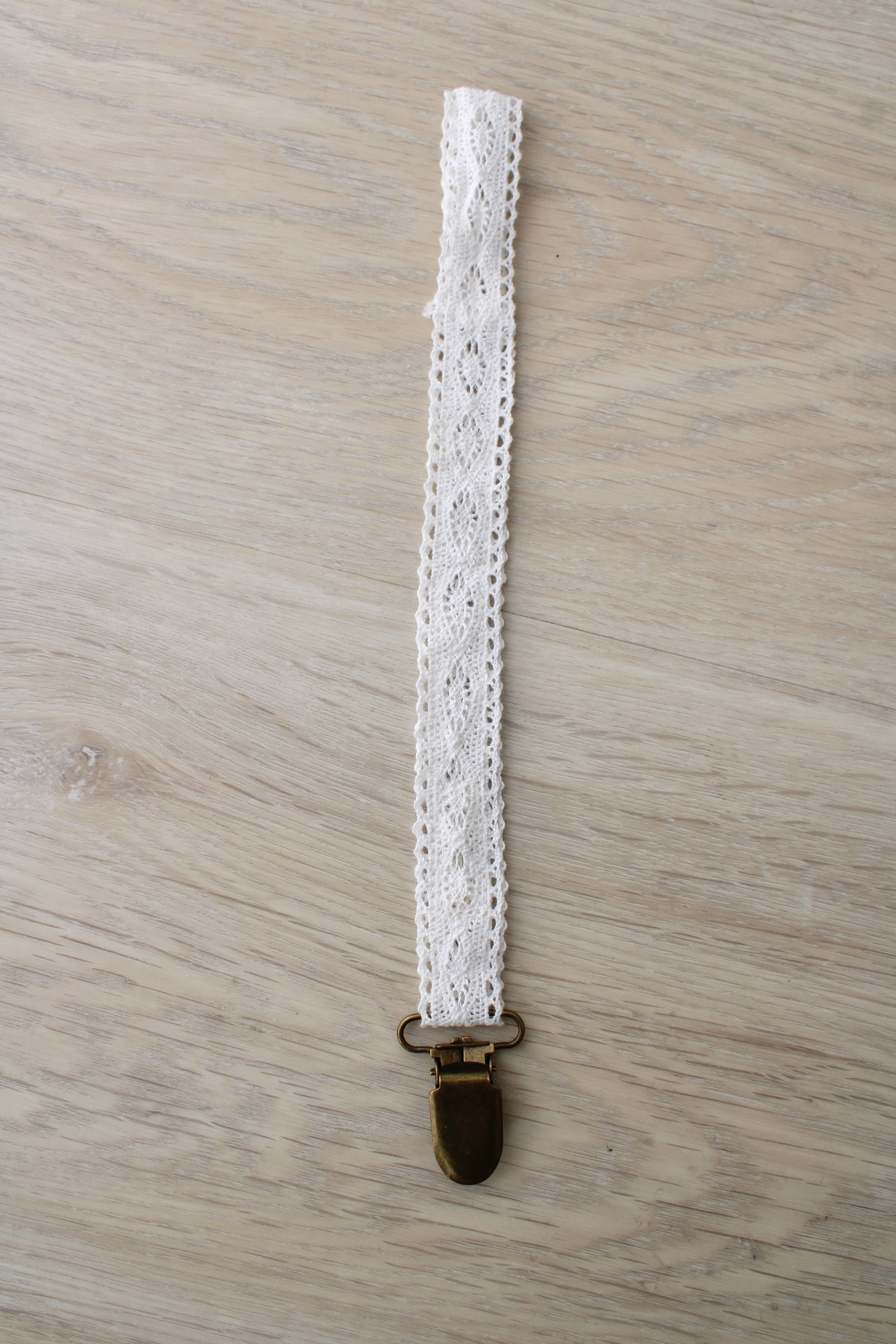 White Vintage Crotchet Pacifier Clip