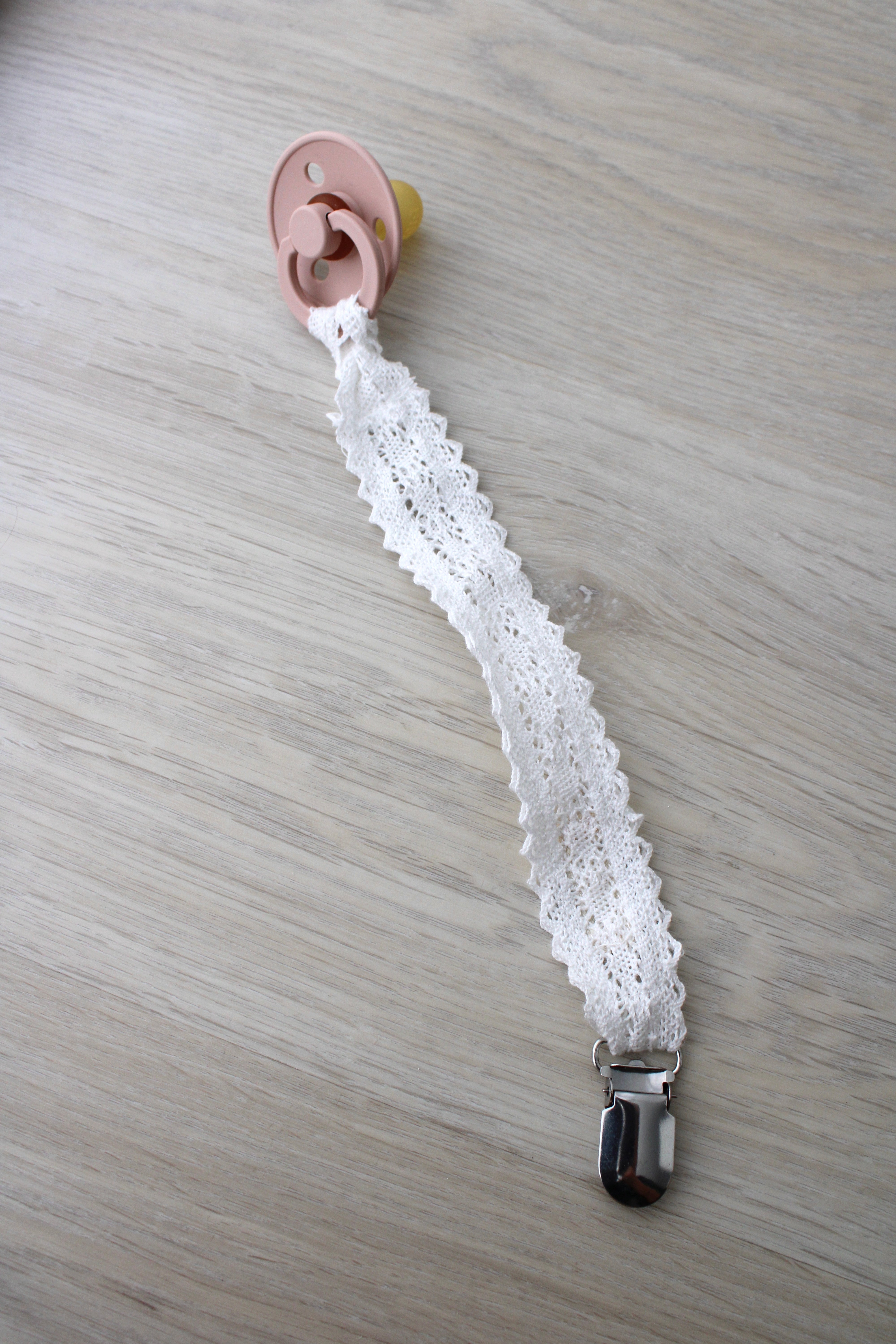 White Scalloped Crotchet Pacifier Clip